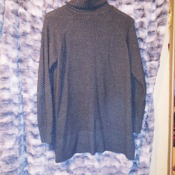 💞  Gray long cowl neck sweater. Size Lg. - Picture 2 of 3